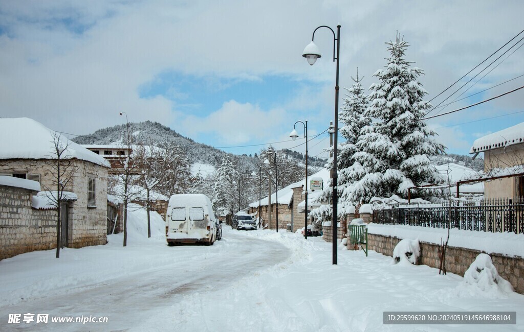 冰天雪地  