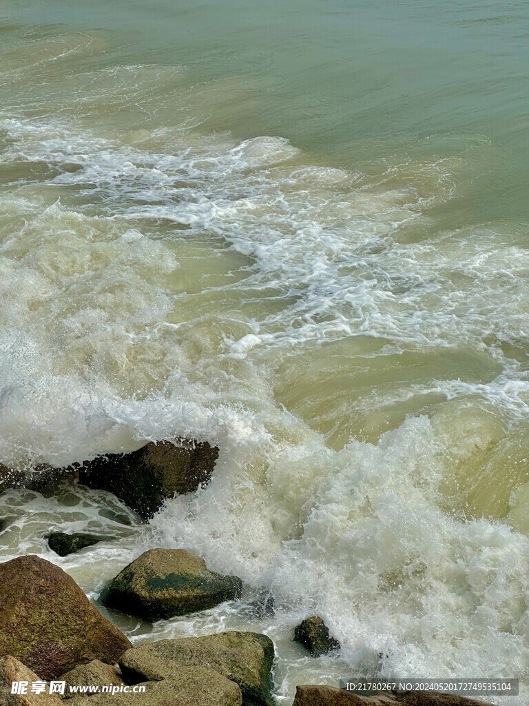 海滩海浪