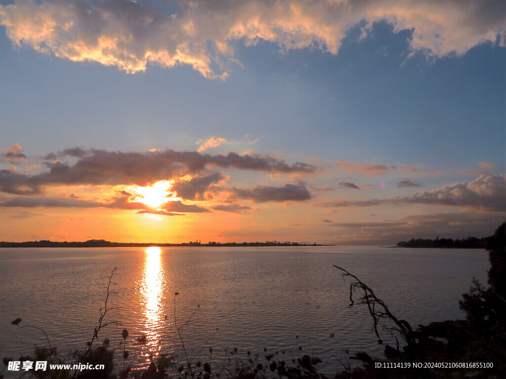 新西兰海边夕阳风光