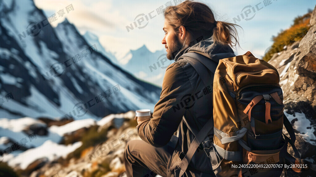 户外登山场景 有雪山 不要人物