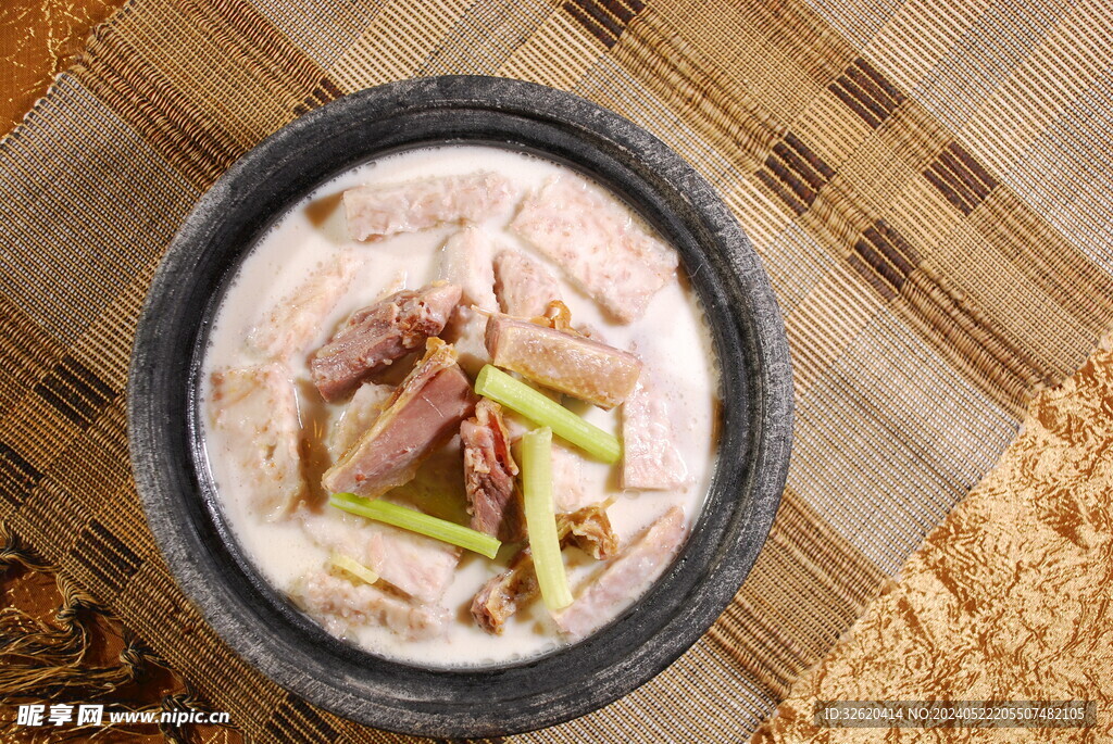 芋头鸭肉煲