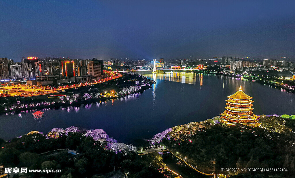 鹰潭市北极阁信江大桥夜景