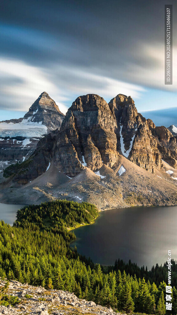 加拿大阿西尼博因山