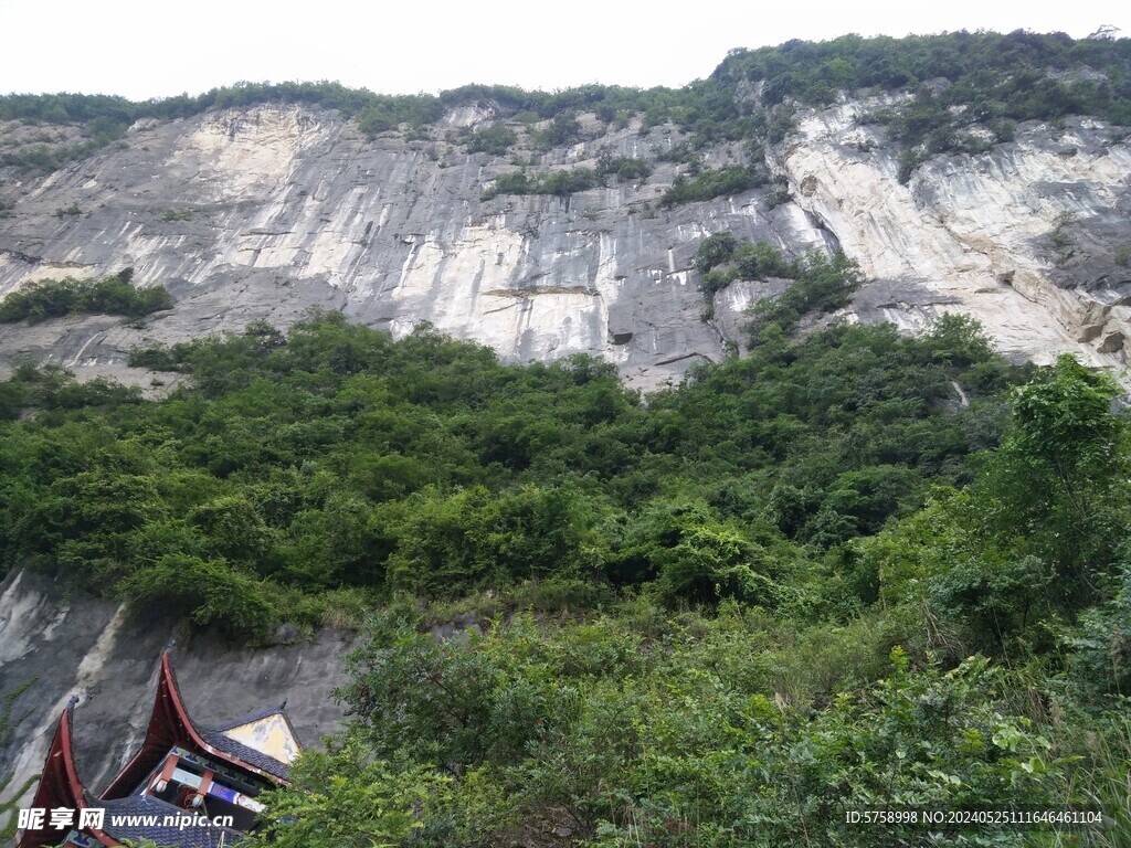 朝东崃大峡谷悬崖一角