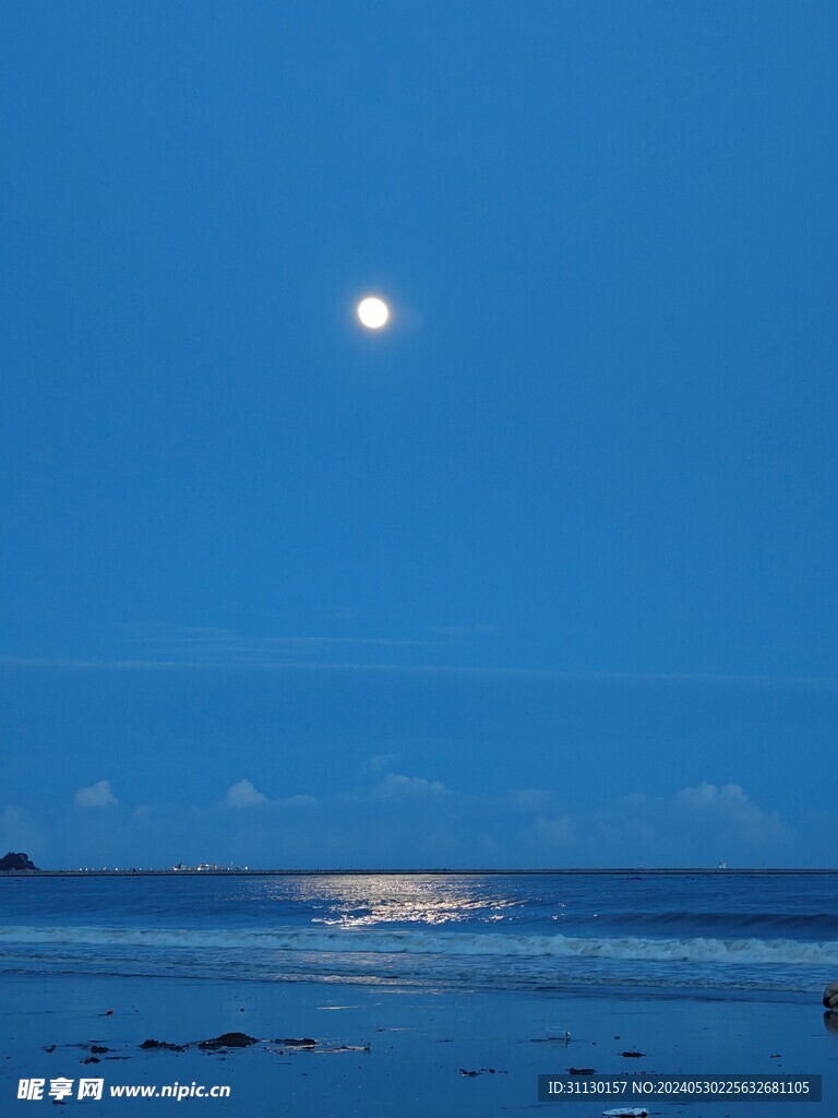 海滩月