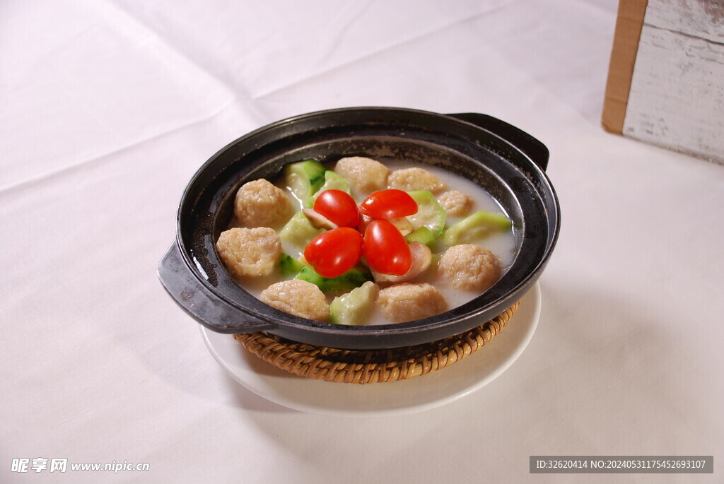 浓汤胜瓜泡鱼腐