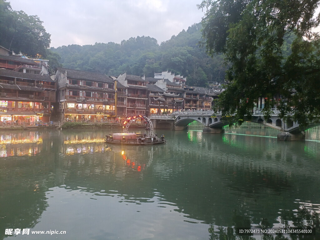 湘西古城夜景