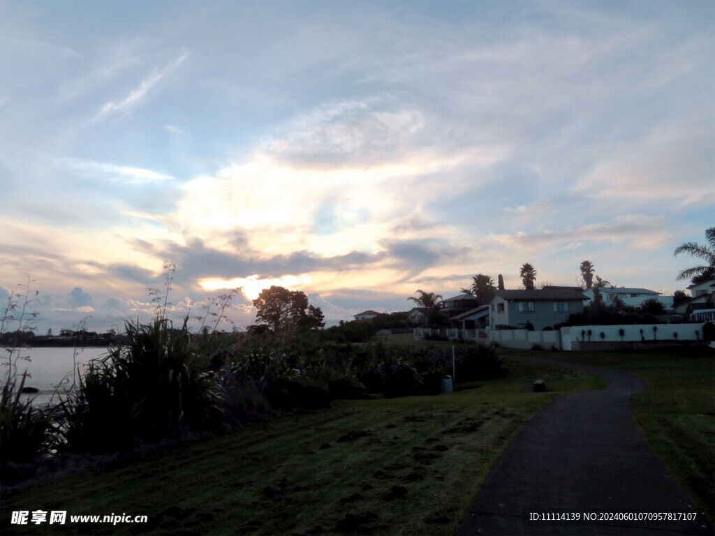 奥克兰海边小镇黄昏风景