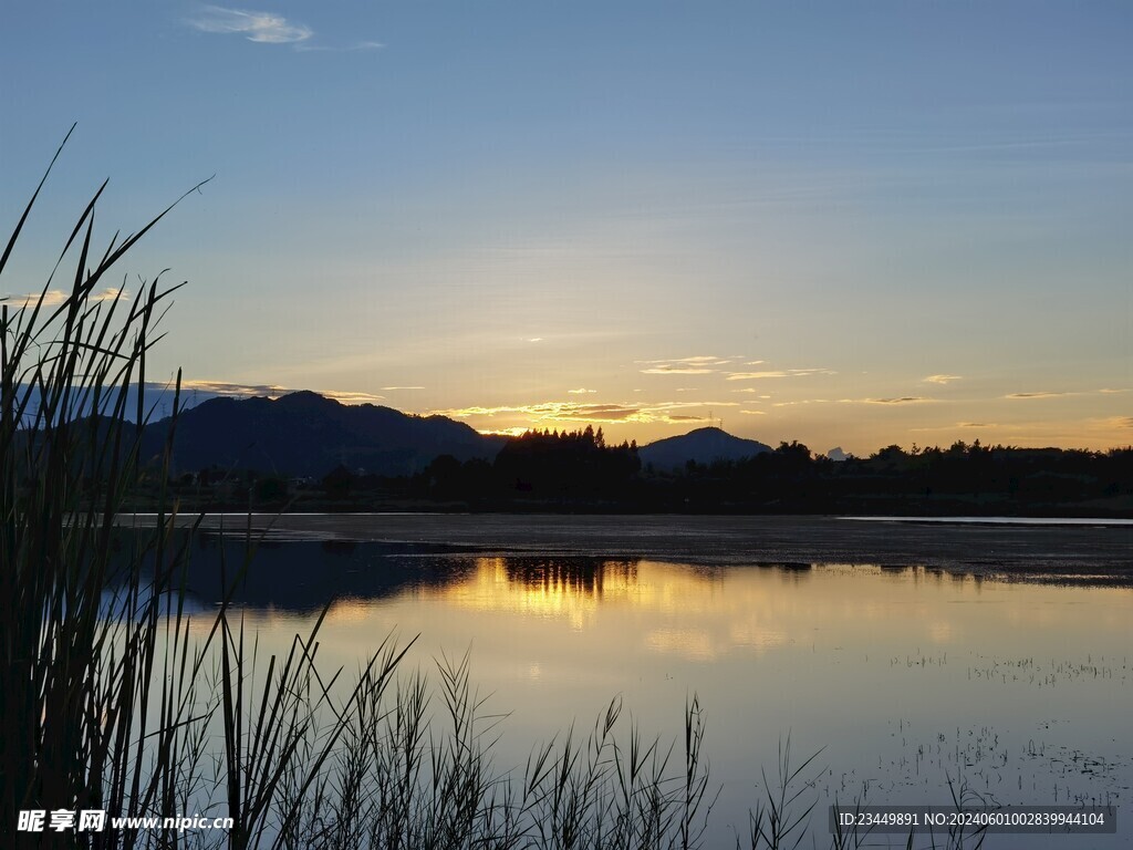 夕阳湖面风光