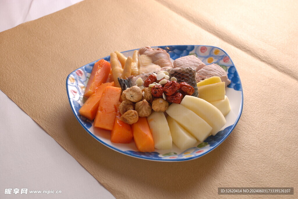 鸡肉鱼汤食材 