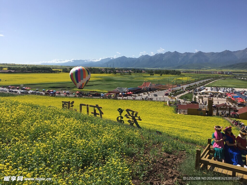 草原山热气球