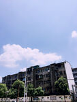 老旧房屋天空