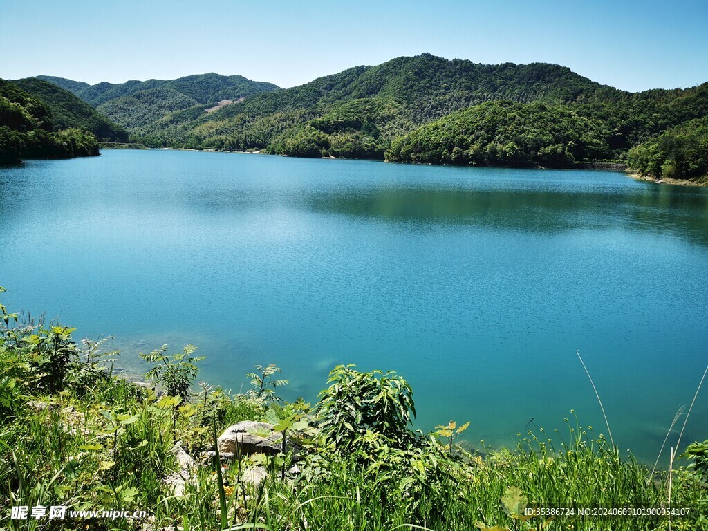 山顶的湖