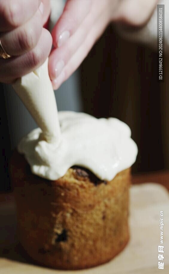 蛋糕制作挤奶油