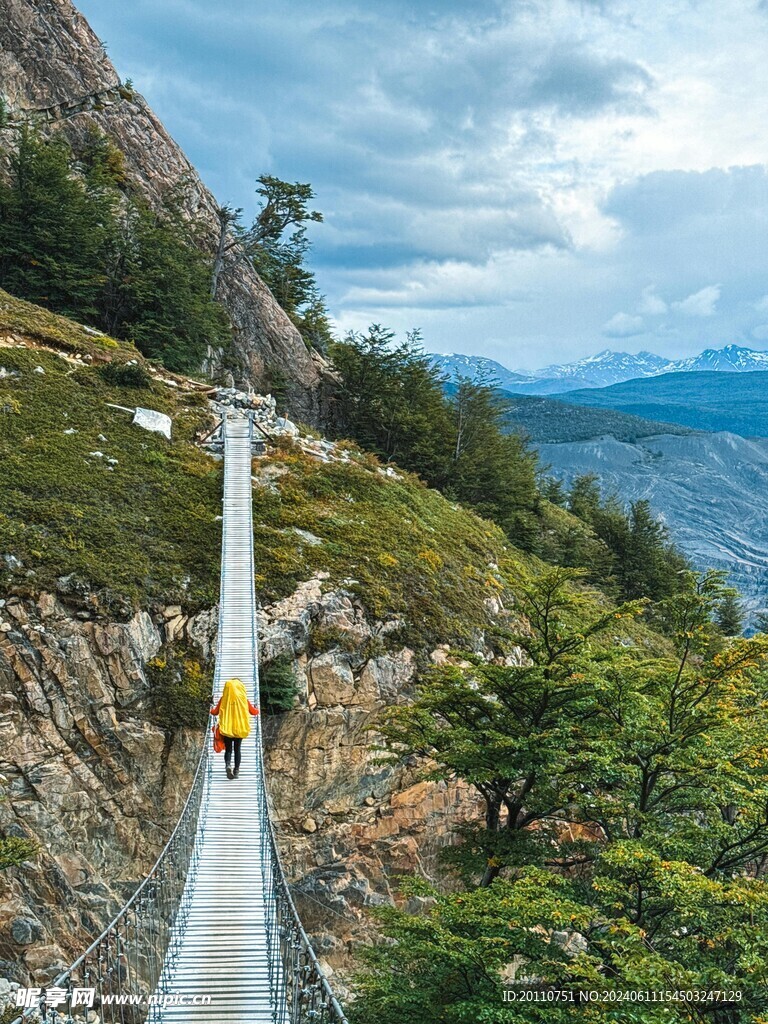 山间桥