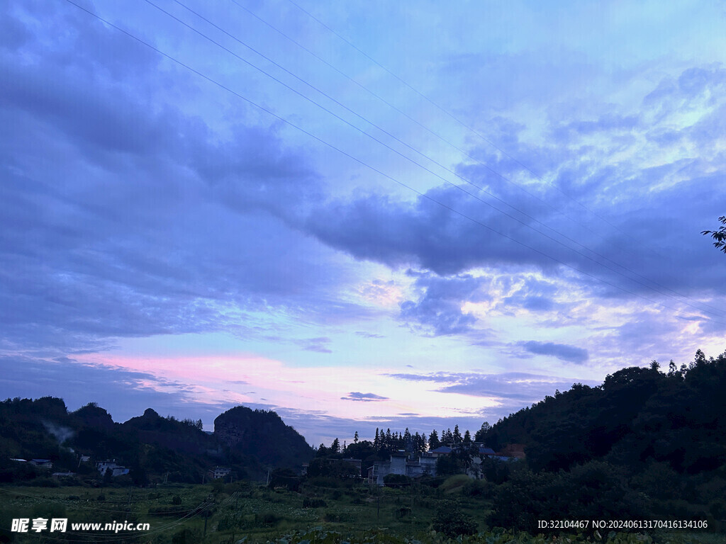 乡村美景夕阳梦幻天空