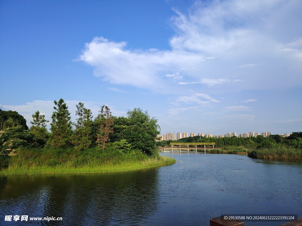 湖边景色