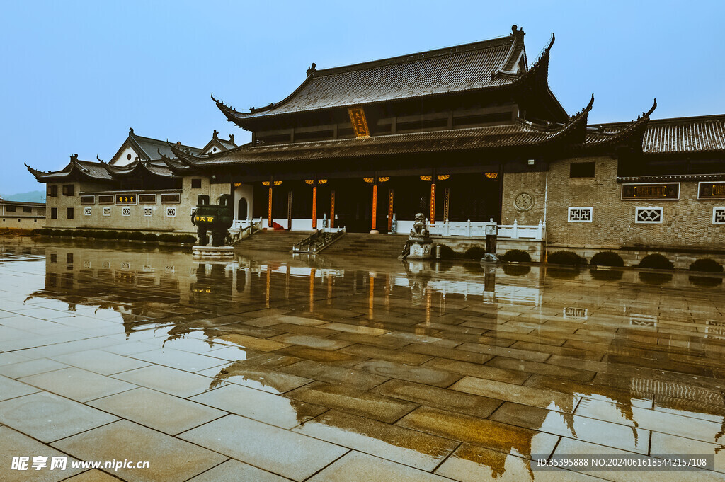 雨中百丈寺