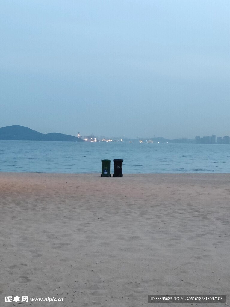 夜晚与海