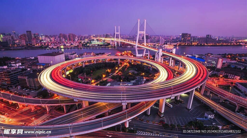 夜晚城市交通光线