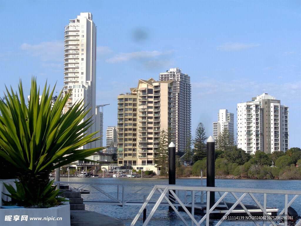 黄金海岸城市海滨风景