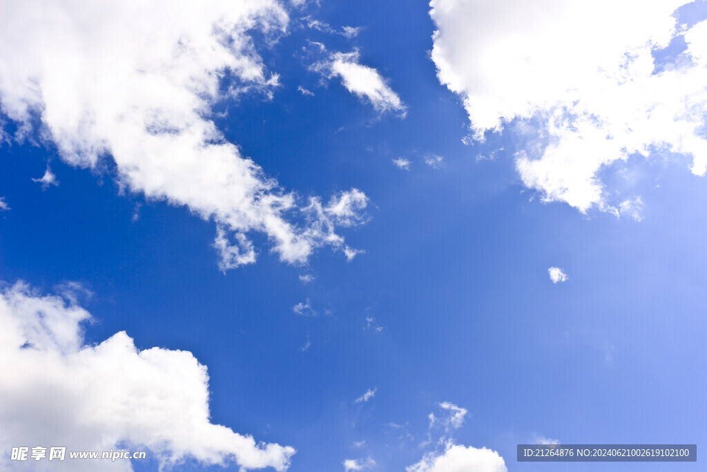 蔚蓝天空