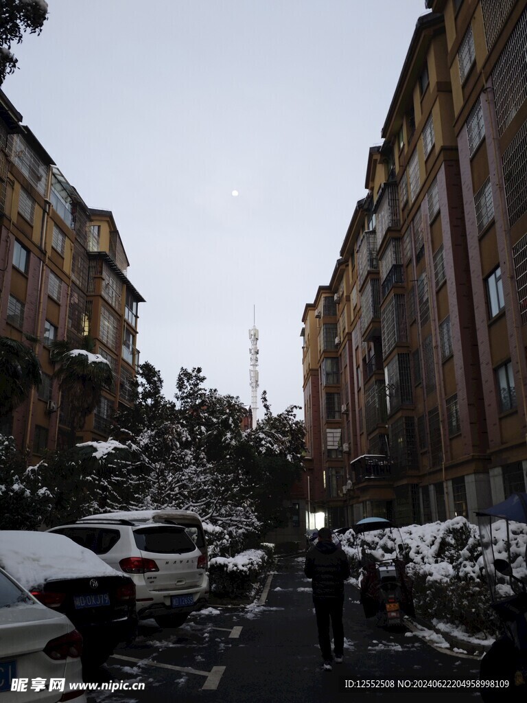 小区雪景