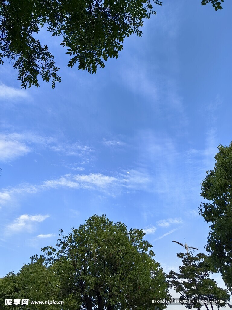 天空  