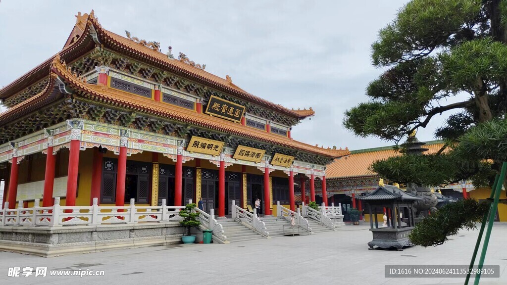飞龙寺侧面