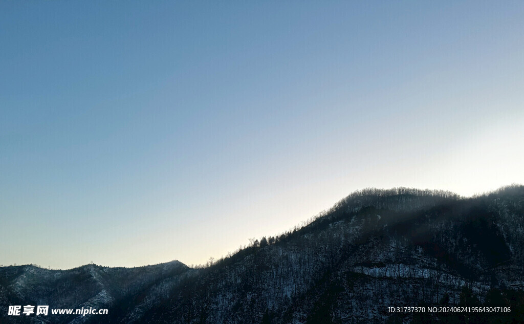 雪山清晨