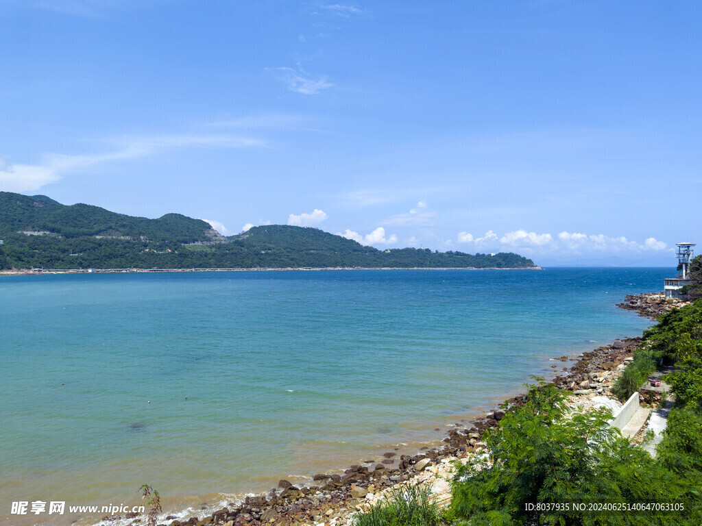 小梅沙栈道对面的揹仔角栈道