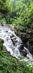 山间溪流