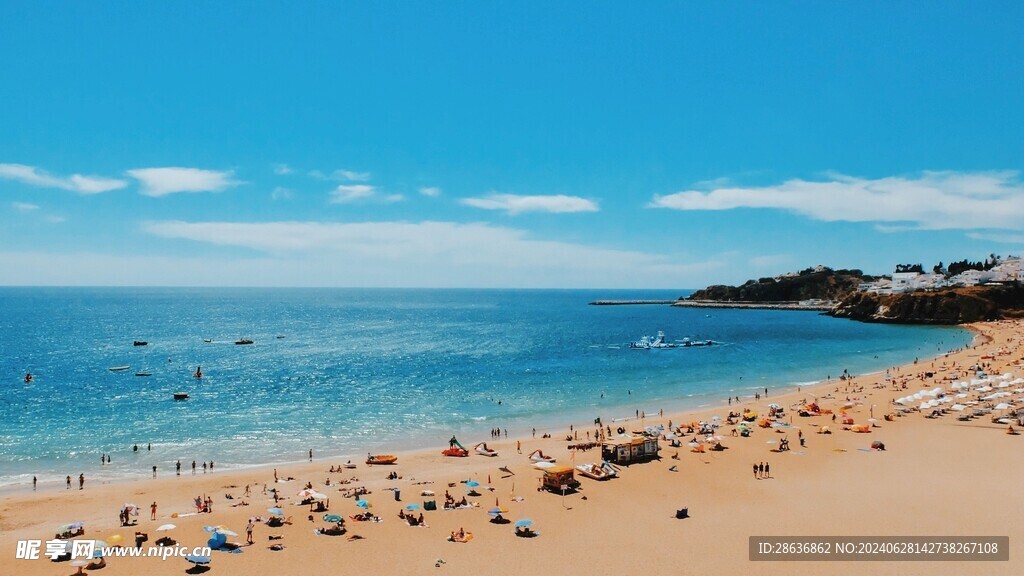 蓝天白云自然海滩沙滩背景