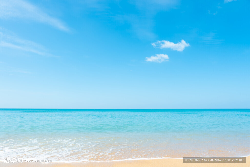 蓝天白云自然海滩沙滩背景