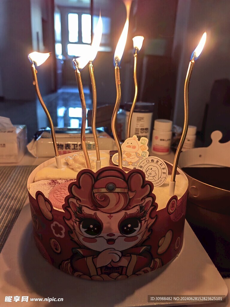 龙年生日蛋糕