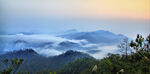 山峦晨曦