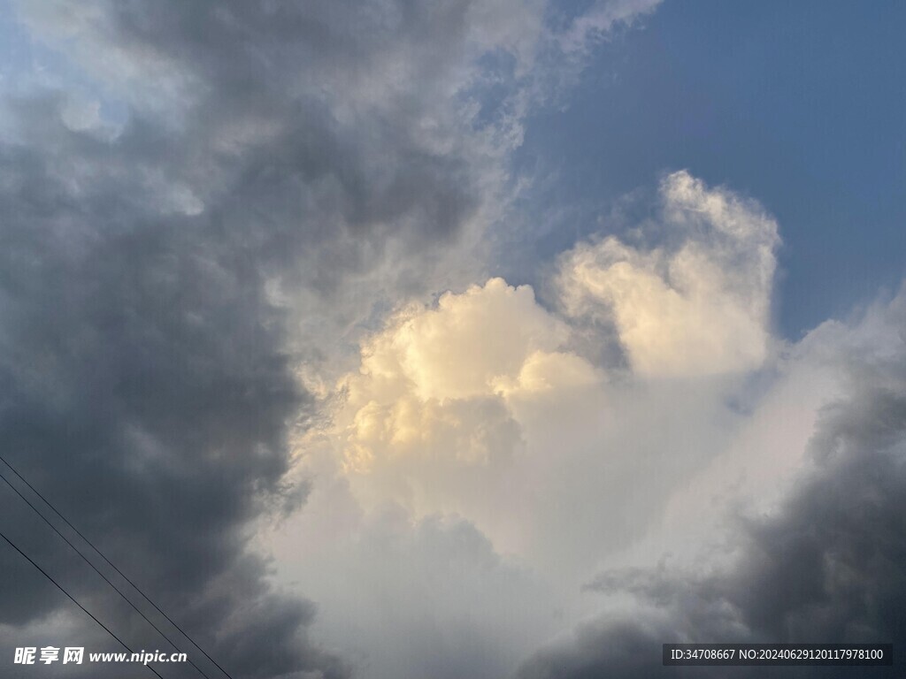 仰视 天空 阳光 云 