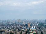 雨后城市上空