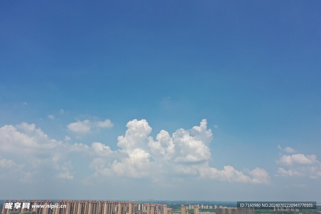 蓝天白云城市画面