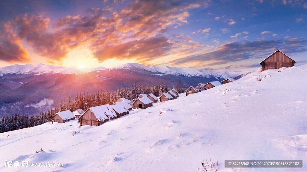 晨曦的雪山小屋