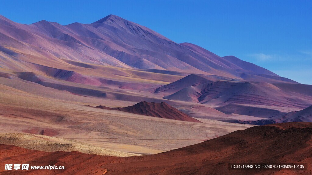 连绵的戈壁山峰