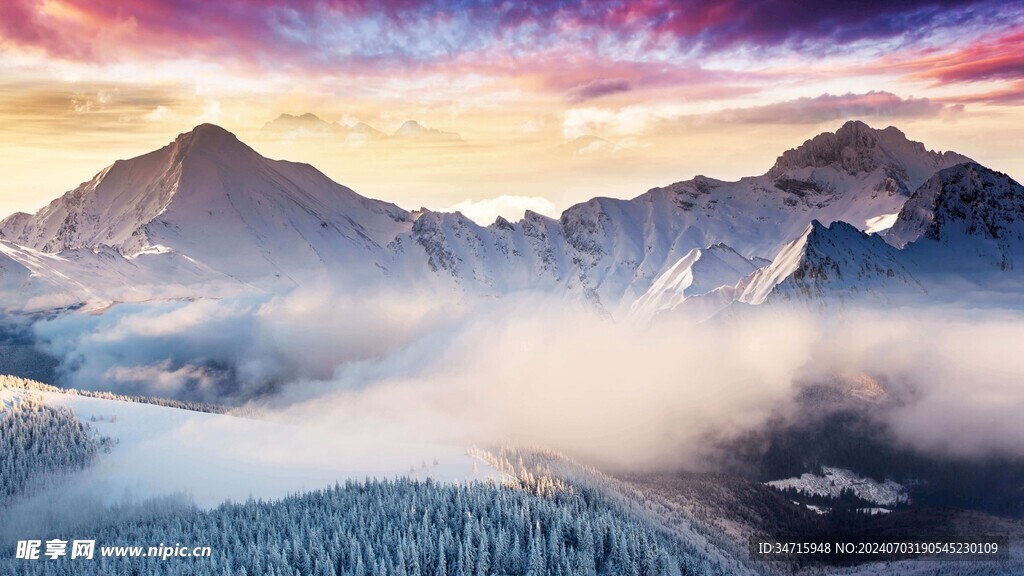 连绵的雪原雪山