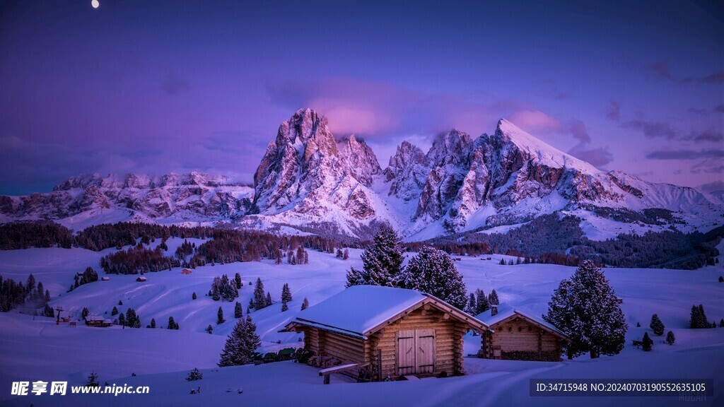 夜晚的雪山