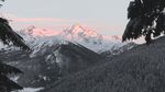 连绵起伏的雪山