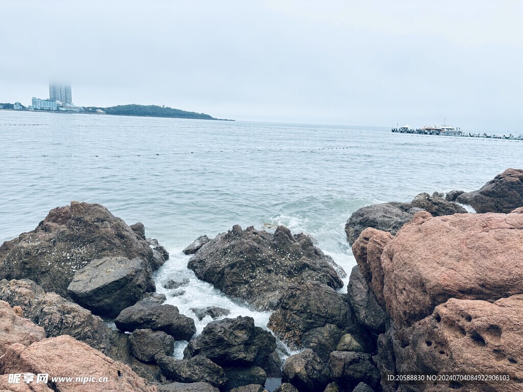 海边 礁石  海岸 渔船 海滩