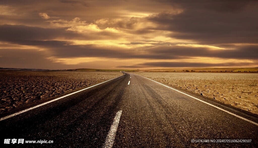 傍晚公路