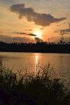 夕阳河景岸边晚霞