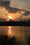 河景岸边夕阳