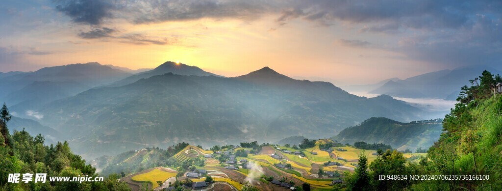 霞光映山色