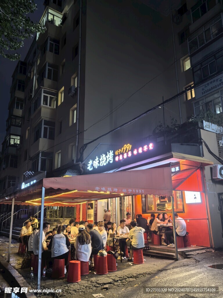 深夜烧烤店